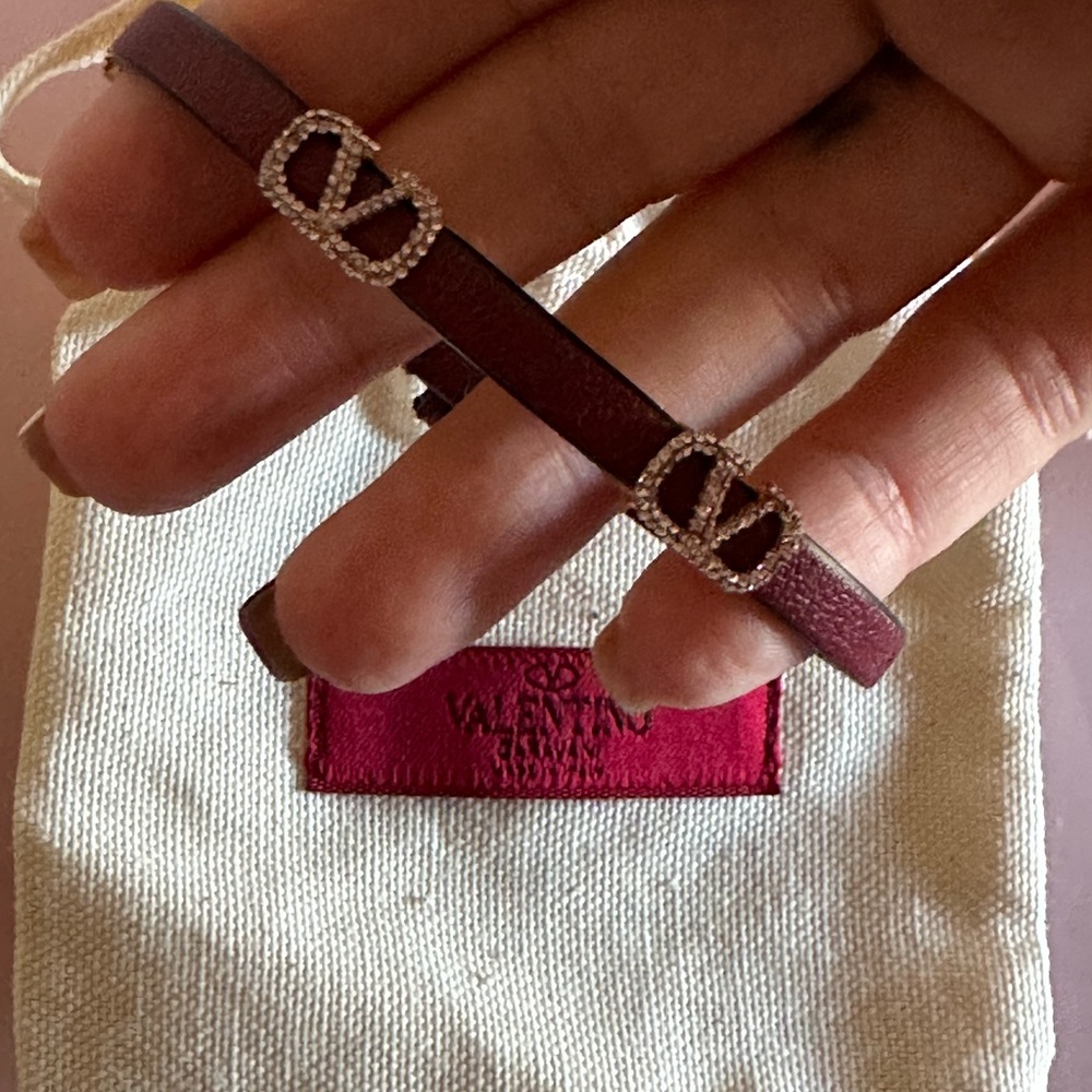 Wine Red Valentino Garavani
Crystal V logo leather bracelet